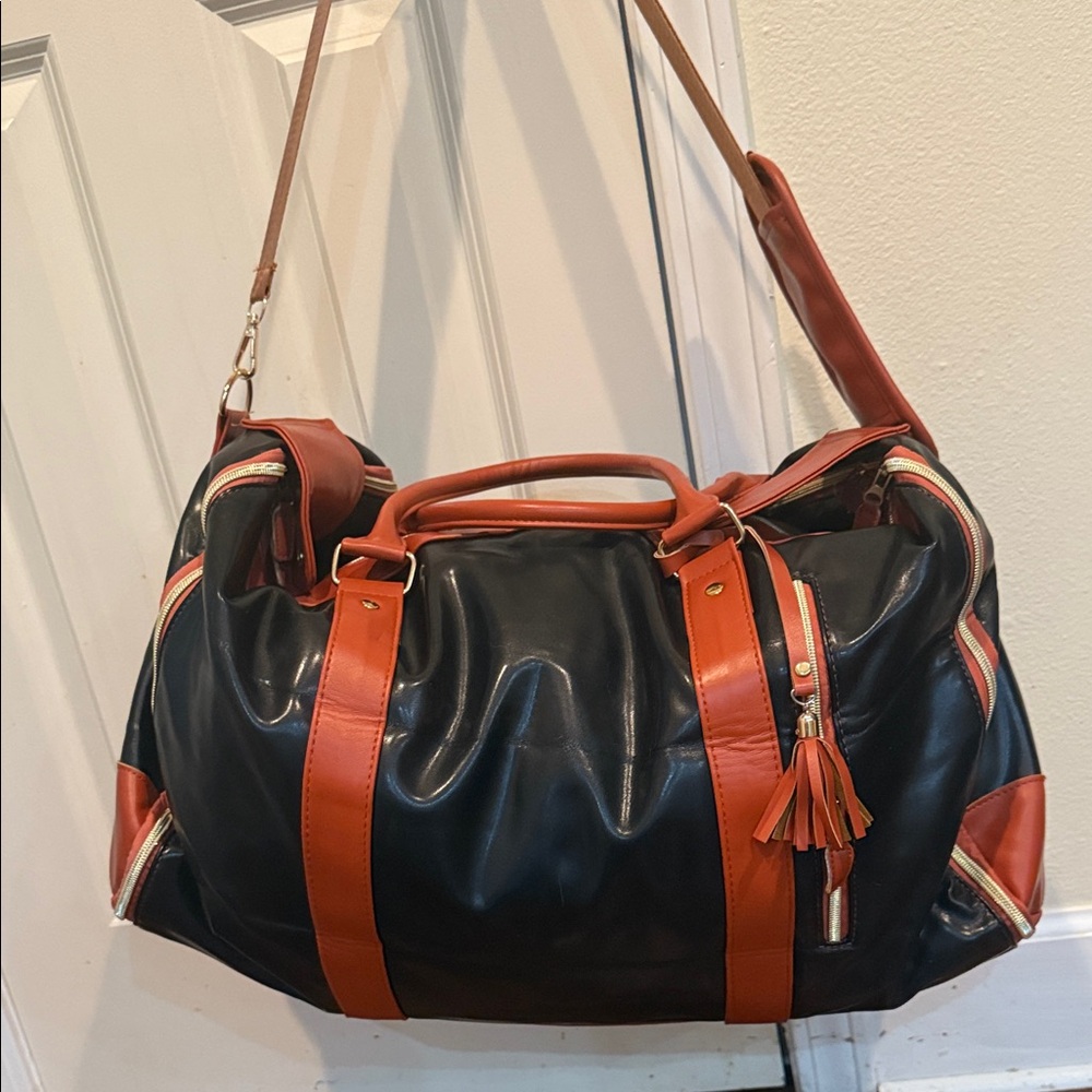 Elegant Retro Black and Tan Travel Duffle